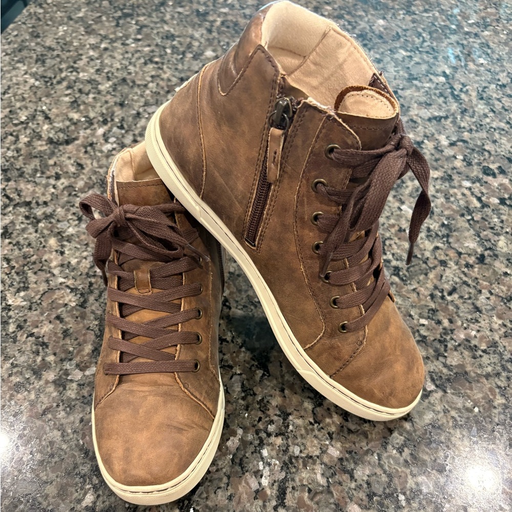 UGG Women or Men's Brown Lace-Up Sneakers